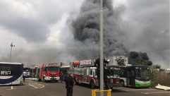  بالفيديو: حريق كبير قرب محطة باصات يازور شرق يافا والاطفائية تعلن حالة الطوارئ